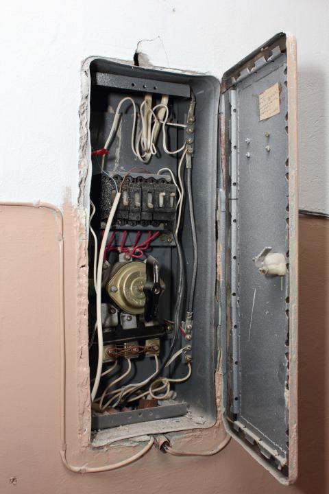3 Signs Your Home Needs Electrical Repairs
